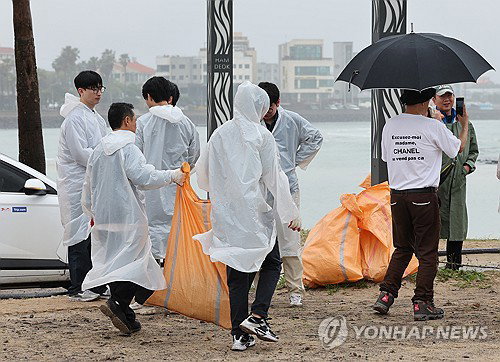 비 그친 뒤 '고농도 오존' 습격과 '강풍' 주의보... 전국 낮 최고 30도 초여름 더위