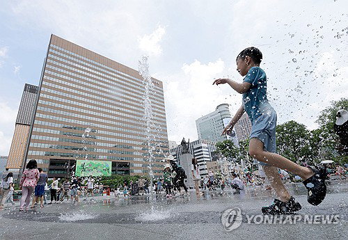 서울 낮 28도 육박하는 초여름 무더위 기승... 전국 맑은 가운데 동해안만 오전 한때 구름