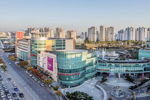 롯데아울렛 광주 수완&middot;월드컵점 '서프라이스 위크' 돌입... 최대 30% 추가 할인 단행