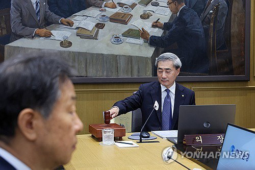 한국은행, 올해 성장률 2.6%로 전격 상향&hellip;반도체 수출 호조 속 물가 압력은 가중