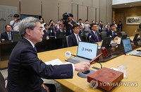 한은, 기준금리 2.50% 8연속 동결...물가·성장 전망 일제히 상향하며 '긴축 강화' 시그널