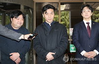 '법원 난동 촬영' 유죄 확정 정윤석 감독, "예술의 자유 침해" 헌재에 재판소원 청구