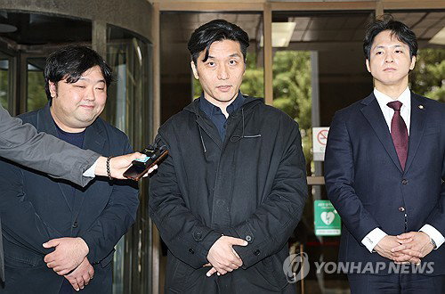 '법원 난동 촬영' 유죄 확정 정윤석 감독, 