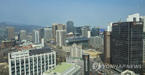 물가에 잠긴 월급봉투... 실질 근로소득 2년 만에 최대 감소하고 소득 격차는 6년 만에 최악