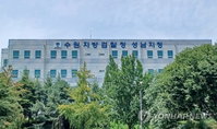 민주주의 근간 흔드는 선거 테러 엄단... 8층서 후보 향해 물병 던진 30대 구속기소