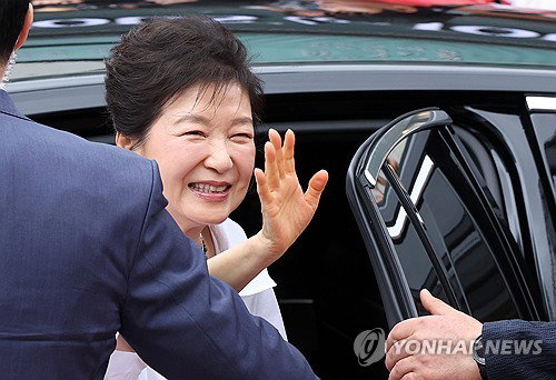 '선거의 여왕' 귀환에 요동치는 강원 민심... 박근혜, 14년 만의 원주 방문으로 김진태 후보 전격 지원