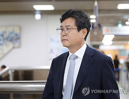 '계엄 절차 하자 은폐' 강의구 전 부속실장 1심 징역 1년 6개월 실형 및 법정구속