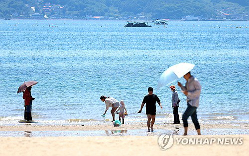 부울경 맑은 초여름 속 경남 내륙 기습 소나기 변수&hellip;낮 최고 29도 무더위