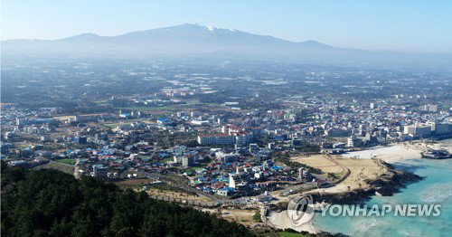 제주 맑은 기온 속 내륙발 &lsquo;안개 복병&rsquo; 부상&hellip; 항공길 차질에 여행객 주의보