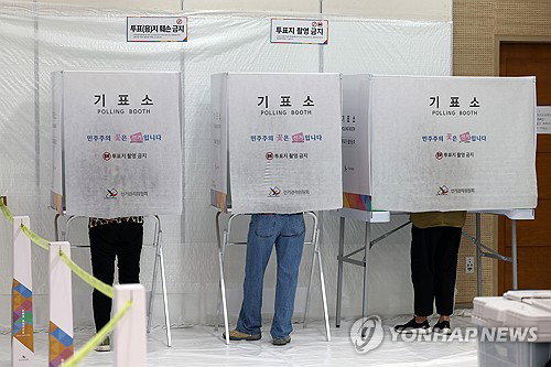 울산 6&middot;3 지방선거 사전투표 개시, 남구갑 '8장 투표용지'에 신중한 민심 투영