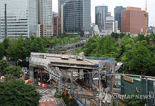 경찰, 서소문 고가 붕괴 책임 규명 착수&hellip;서울시&middot;시공사 등 7곳 전격 압수수색
