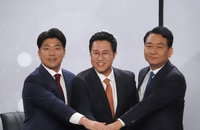 하남갑 보궐선거 사전투표 개시... 이광재·이용 후보 투표 마치고 지지층 결집 총력