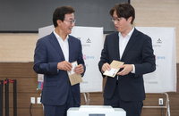 부산 북갑 보궐선거 사전투표 개시, 여야 후보 ‘지역 발전·보수 결집’ 강조하며 한 표 행사