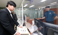 '22촌 방계' 논란 박찬대 인천시장 후보 고발... 독립유공자 후손 사칭 공방 법정행
