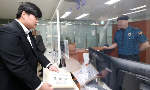 '22촌 방계' 논란 박찬대 인천시장 후보 고발... 독립유공자 후손 사칭 공방 법정행