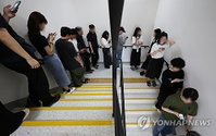부동산·안전 공약이 갈랐다…6·3 지방선거 사전투표 첫날 도심 투표소 '1시간 대기' 장사진