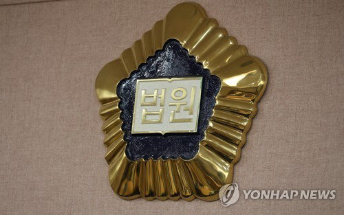'비엔날레 총감독'의 배신... 1억대 사기 미술평론가 1심서 징역 10개월 실형