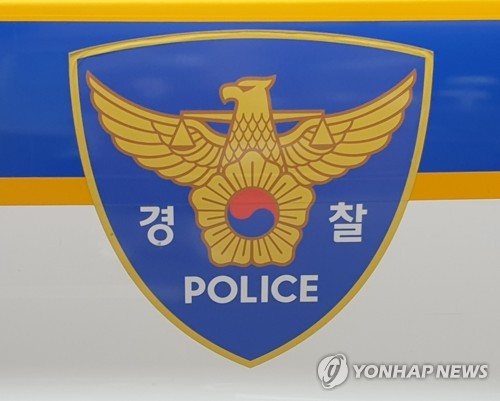 사전투표 첫날 '식비 대납' 전직 경남도의원 체포... 6&middot;3 지방선거 공정성 훼손 논란