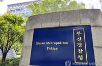 형사 3명 문 앞 대기 중 화장실 창문 탈주…부산 성매수 피의자 추적