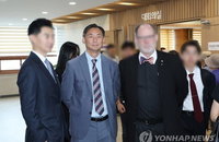 '대통령 명예훼손' 모스 탄, 경찰 소환 불응하고 정치 행보 강행... 법치 무력화 논란
