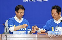 민주당 지도부, 지선 사전투표 이틀째 전국 순회…'텃밭' 전북 사수 총력전