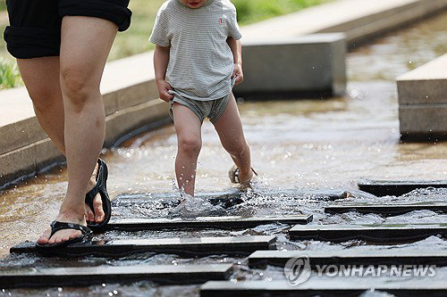 전국 낮 최고 33도 '초여름 무더위' 진입... 강원 강풍&middot;제주 비 소식에 안전 주의보