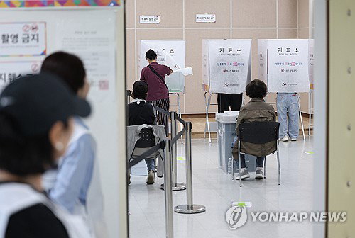 2026 지방선거 사전투표율 오후 5시 22.16% 기록... 유권자 표심 전국적 확산