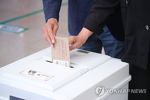 강원 사전투표율 25.82% 기록&hellip; 관광 명소 투표 행렬 속 여야 후보 막판 총력전