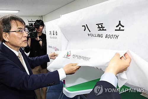 이재명 대통령 '투표지 노출' 논란 확산, 보수단체 노태악 선관위원장 고발