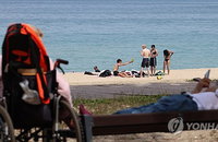 전국 낮 최고 34도 '불볕더위' 기승... 자외선 '매우 높음' 속 온열질환 비상