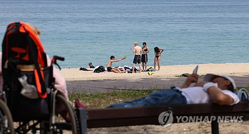 전국 낮 최고 34도 '불볕더위' 기승... 자외선 '매우 높음' 속 온열질환 비상