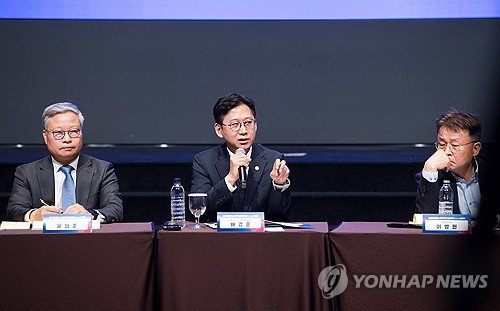 국민 10명 중 4명 생성형 AI 일상화... 보안&middot;웨어러블 시장 산업 지형도 바꾼다