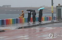 제주 산간 최대 150mm 폭우 예보에 호우특보 비상... 해상 파고 최고 4m 달해