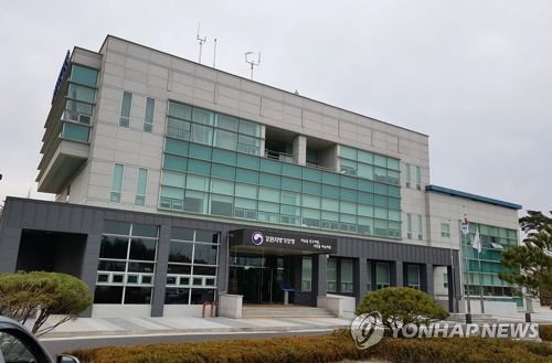 강원지방기상청 기후 위기 경고장 원주 전시&hellip;49점 수상작 통해 환경 변화 실태 조명