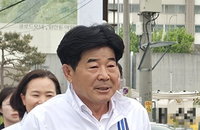 부안군수 선거, '재산 -101억' 진실공방 격화…김성수 후보, 권익현·김종규 후보 연쇄 고발