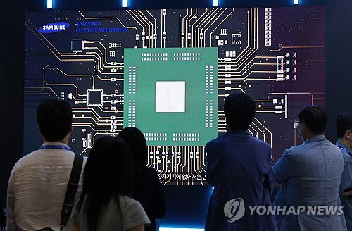 반도체 비중 42% 돌파한 한국 수출, 877억 달러로 역대 최대 실적 경신