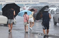 제주·남부권 120㎜ 집중호우 비상, 중부지방은 33도 폭염 속 '체감온도' 변수