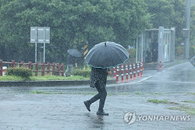 제주·남부 최대 80mm 집중호우 비상, 서울 33도 가마솥더위와 극명한 대조
