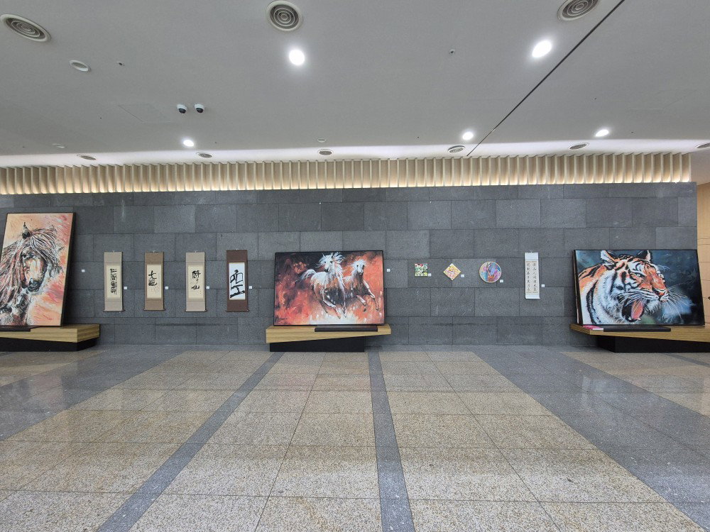 [인하대학교 60주년 기념관에서 열리고 있는 &lsquo;한중국제교류전(韓中國際交流展)&rsquo;]