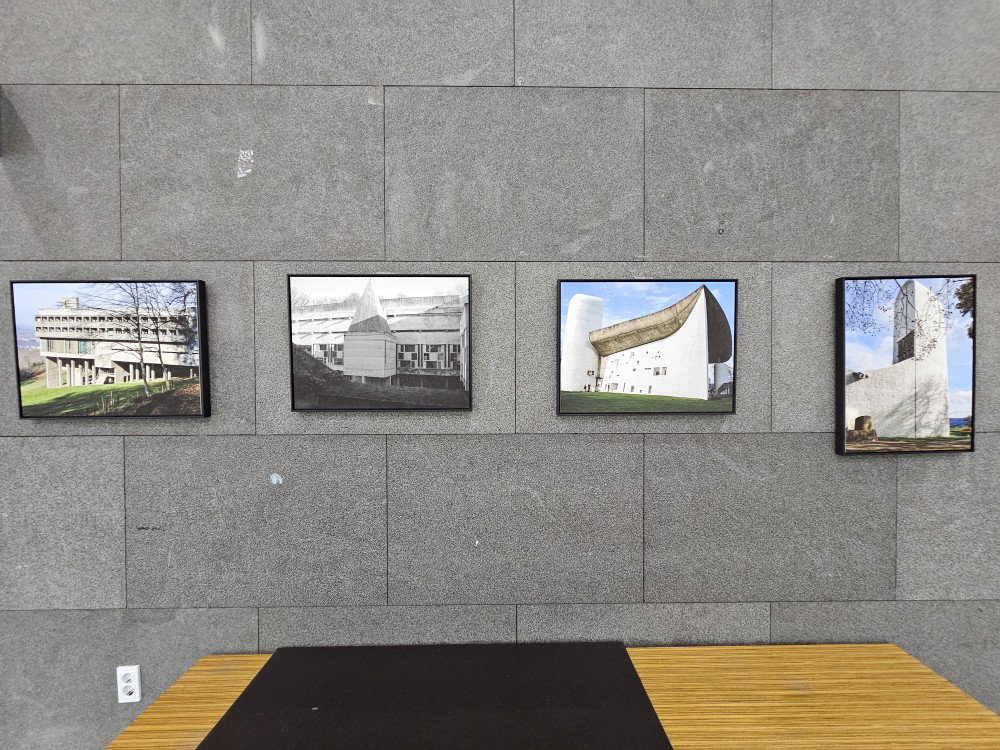 [인하대학교 60주년 기념관에서 열리고 있는 &lsquo;한중국제교류전(韓中國際交流展)&rsquo;]