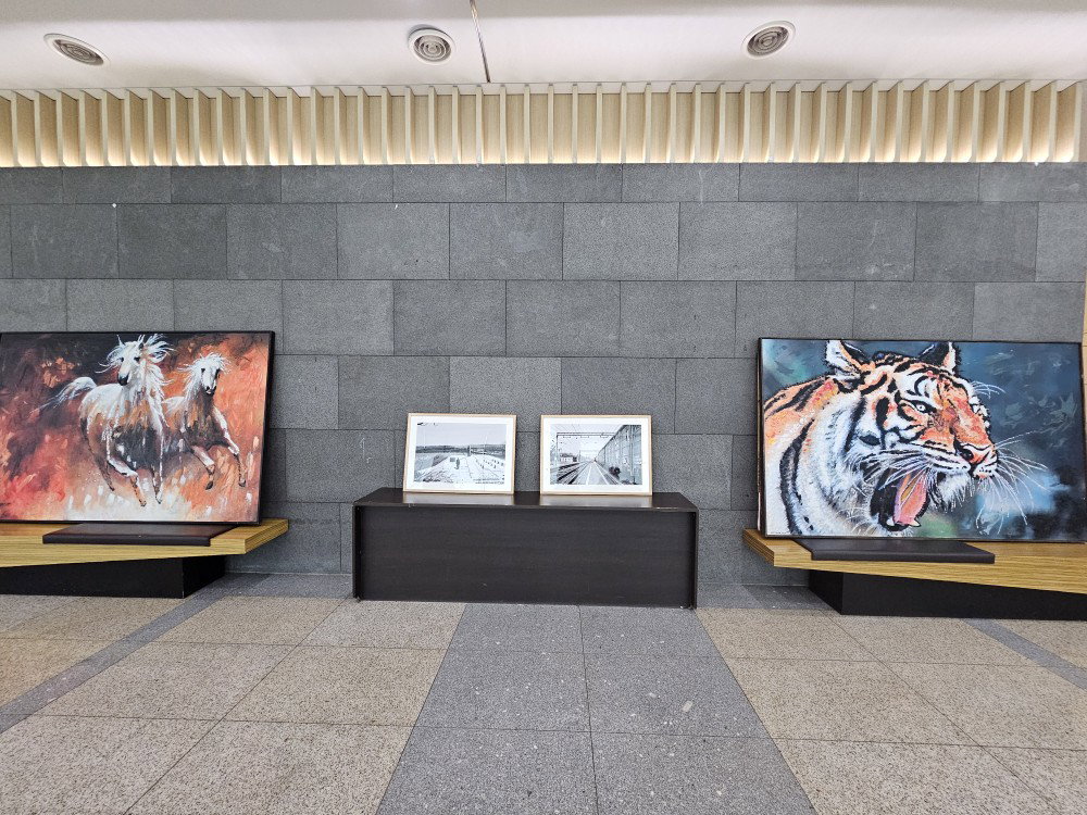 [인하대학교 60주년 기념관에서 열리고 있는 &lsquo;한중국제교류전(韓中國際交流展)&rsquo;]