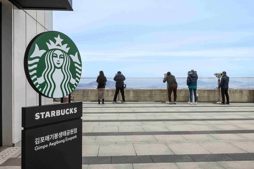 애기봉 스타벅스 '탱크데이' 논란…시민단체 
