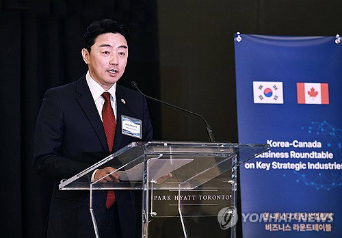 캐나다 잠수함 '총력전'…원유 3.3배·핵심광물 90억 달러 '승부수'