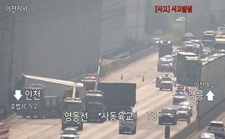 영동고속도로 이천IC 화물차 연쇄 추돌&hellip;출근길 3개 차로 마비에 물류 대란 우려