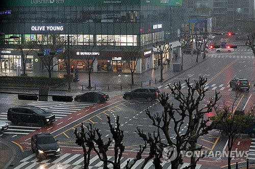 전국 대기 불안정으로 인한 기습 소나기 예보, 우박과 돌풍 동반한 국지성 호우 주의