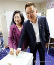 재선 도전 김영환 충북지사 후보 투표 마쳐... "도민의 현명한 판단과 주권 행사 든든하다"