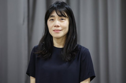김숨 '딸기 이론', 딸기밭 이주 여성의 '리사 꿈' 파헤치다
