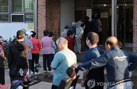 「후보 잘못 찍어」 투표지 찢고…울산 투표소 '아수라장'