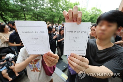 70% 인쇄 관행이 부른 민주주의 공백... 선관위 부실 관리에 '부정선거' 의혹 자초