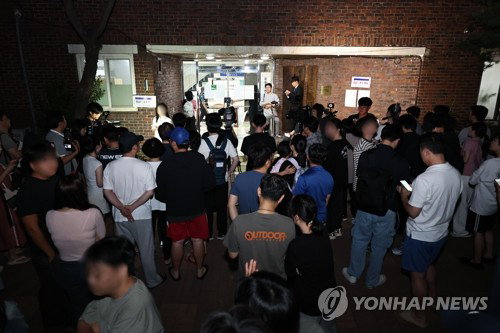 송파구 잠실7동 투표용지 부족으로 투표시간 10시까지 연장... 선관위 